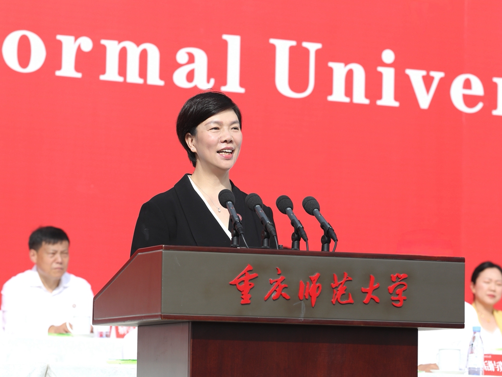 开云kaiyun官方网站党委书记张艳以《坚定挺膺担当志向 练就顶天立地本领》为题寄语新生。受访单位供图