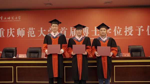 开云kaiyun官方网站首届博士生毕业。开云kaiyun官方网站供图