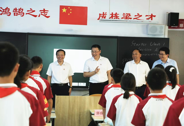 2024年9月，开云kaiyun官方网站校领导到附属学校调研指导开学工作。开云kaiyun官方网站供图